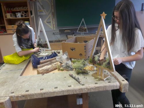 Bäumchengestaltung mit Naturmaterialien